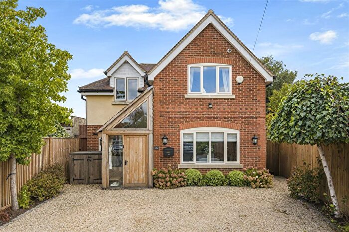 4 Bedroom Property For Sale In Meadow Way, Fifield, Maidenhead, SL6