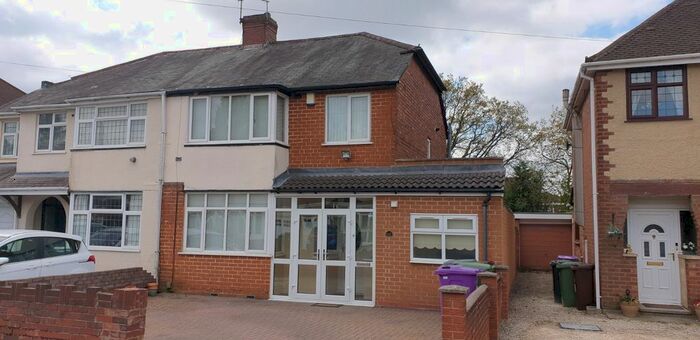 3 Bedroom Semi-Detached House To Rent In Fairview Grove, Wolverhampton, West Midlands, WV11