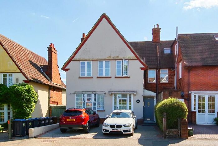 1 Bedroom Flat For Sale In Grand Drive, Raynes Park, SW20
