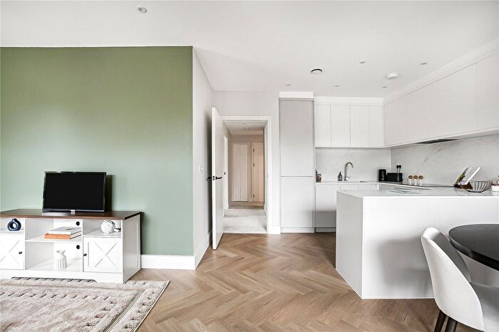 2 Bedroom Flat For Sale In Lynton Road, London, W3