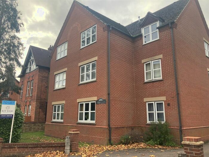 2 Bedroom Flat To Rent In Shakespeare Road, Bedford, MK40