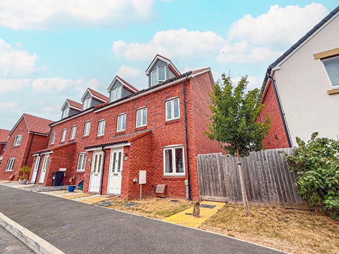 3 Bedroom End Terrace House For Sale In Warren Street, Monkton Heathfield, Taunton., TA2