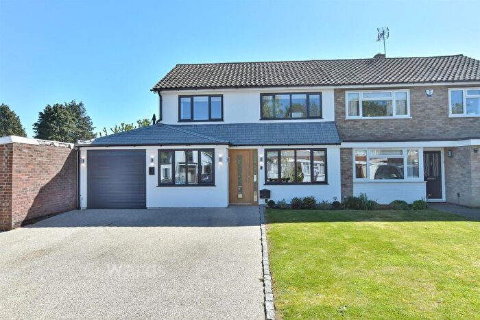 3 Bedroom Semi Detached House For Sale In Cheyne Walk, Meopham, Kent, DA13