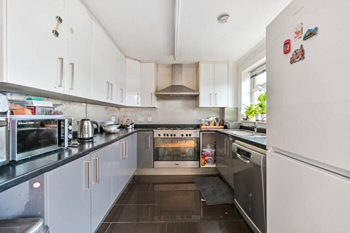 3 Bedroom Terraced House For Sale In Minster Way, Langley, Slough, SL3