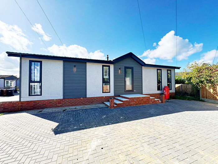 2 Bedroom Park Home For Sale In Weybridge Park Estate, Addlestone., KT15