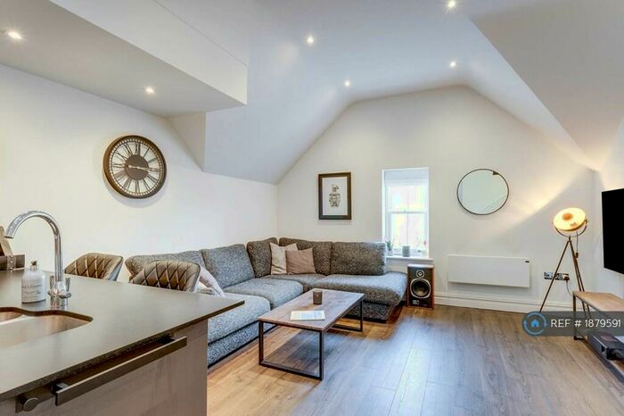 2 Bedroom Flat To Rent In Highfield Hall, Bournemouth, BH1