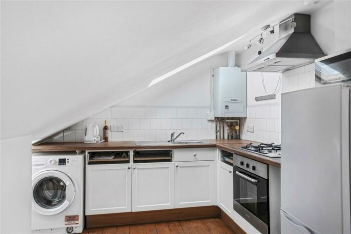 1 Bedroom Apartment To Rent In Thistlewaite Road, London, E5