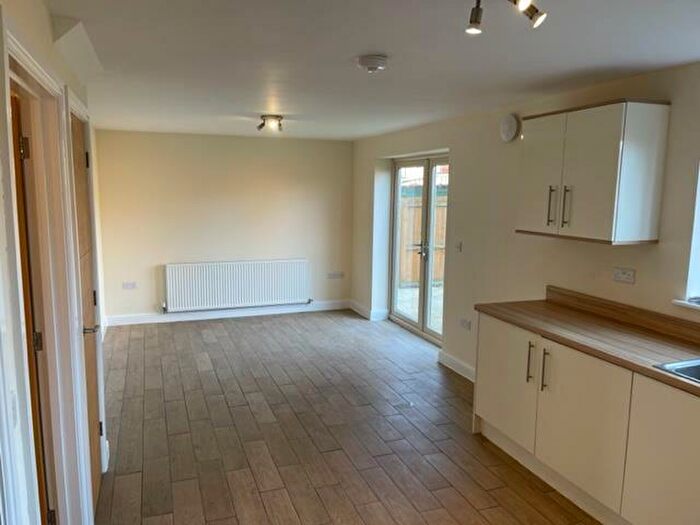 4 Bedroom House To Rent In Pilot Drive, Hucknall, Nottingham, NG15