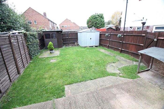 2 Bedroom Flat To Rent In Willow Tree Lane, Hayes, UB4