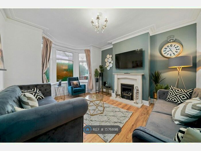 3 Bedroom Semi-Detached House To Rent In Colwyn Road, Northampton, NN1