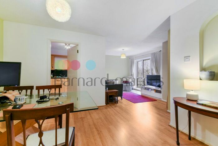 2 Bedroom Flat To Rent In Muggeridge Close, South Croydon, CR2