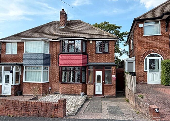 3 Bedroom Semi-Detached House For Sale In Sandwood Drive, Great Barr, Birmingham, B44