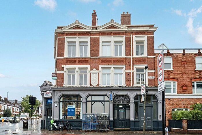 1 Bedroom Flat To Rent In Battersea Bridge Road, Battersea, London, SW11