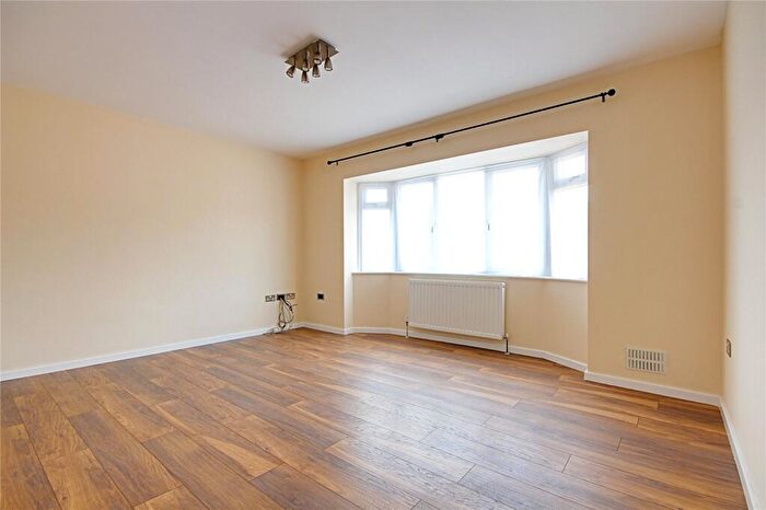2 Bedroom Flat To Rent In Severn Drive, Enfield, EN1