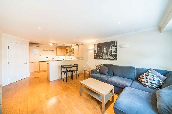 2 Bedroom Flat To Rent In Balham High Road, Tooting, SW17