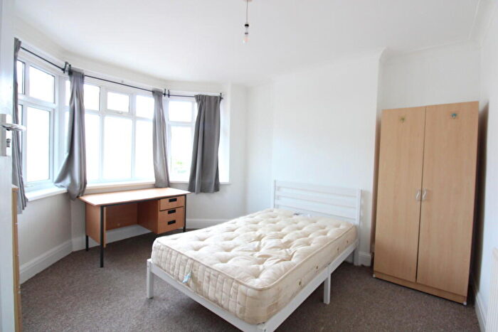 4 Bedroom Semi-Detached House To Rent In Granby Grove, Southampton, SO17