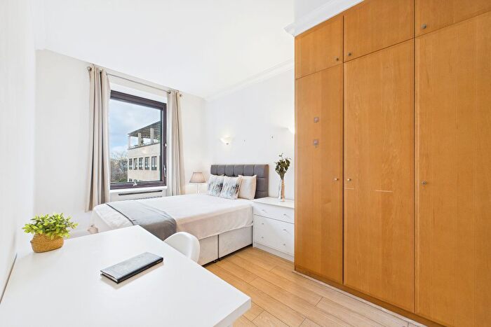 2 Bedroom Flat To Rent In Whitehouse Apartments, Belvedere Road, Waterloo, London, SE1