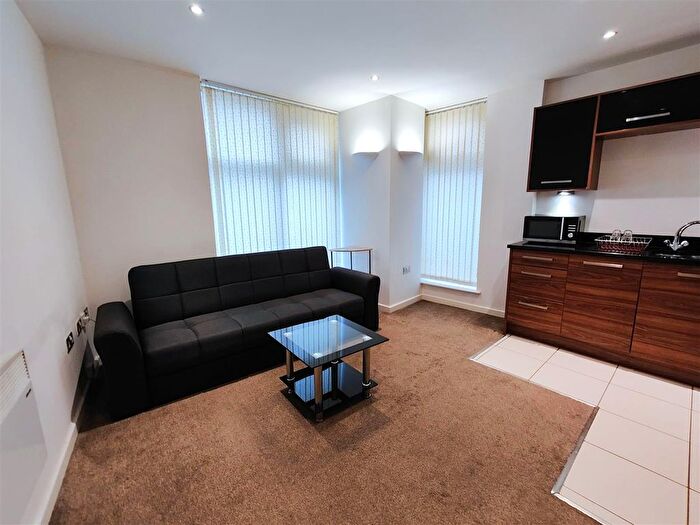 2 Bedroom Flat To Rent In Gatehaus, Leeds Road, Bradford, BD1