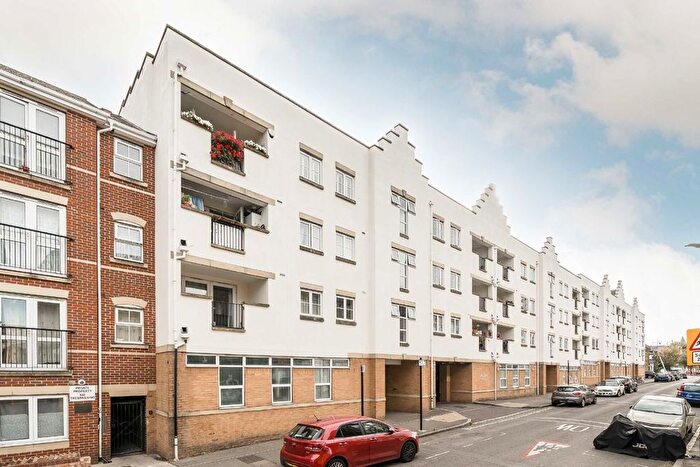 2 Bedroom Flat To Rent In Morrish Road, London, SW2