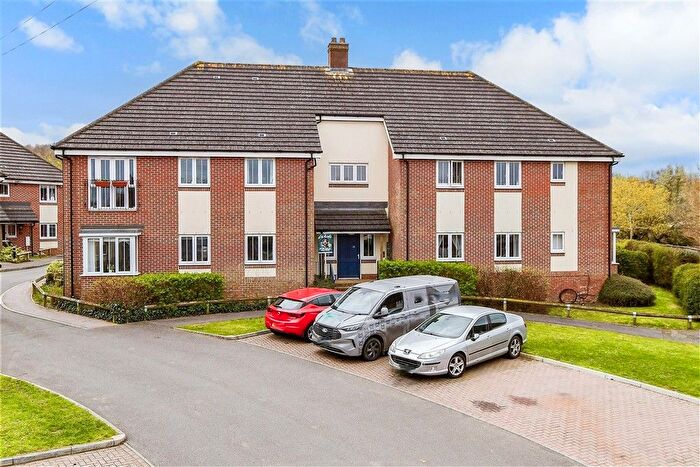 2 Bedroom Flat For Sale In Scott Road, Tonbridge, Kent, TN9