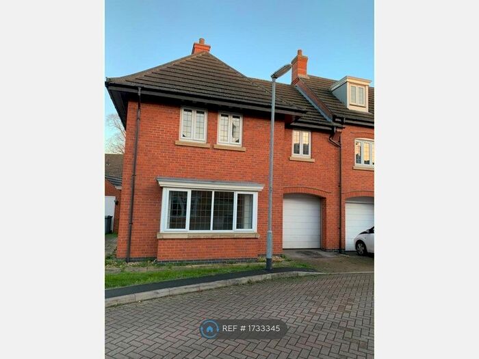 4 Bedroom Semi-Detached House To Rent In Windle Drive, Bourne, PE10