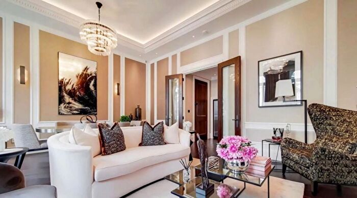 2 Bedroom Flat To Rent In Prince Of Wales Terrace, Kensington, London, W8