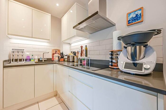 2 Bedroom Flat For Sale In Artichoke Hill, Wapping, London, E1W