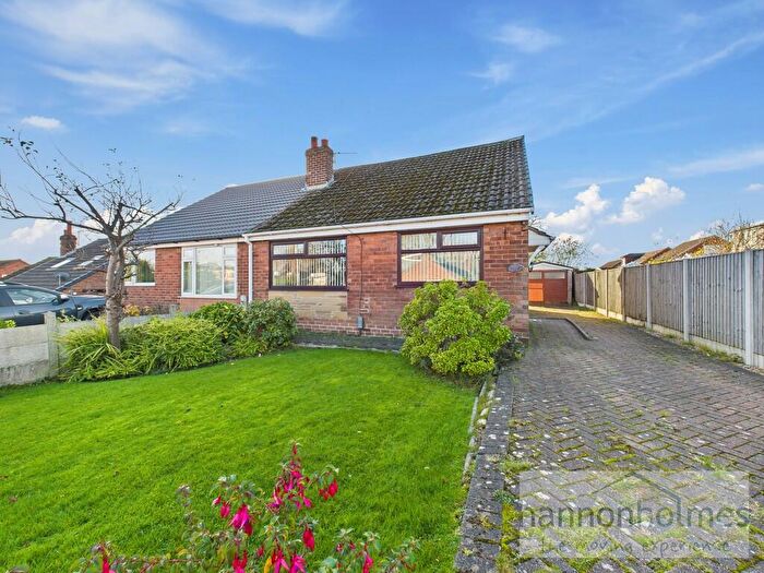 3 Bedroom Semi-Detached Bungalow For Sale In Lincoln Avenue, Little Lever, Bolton, BL3