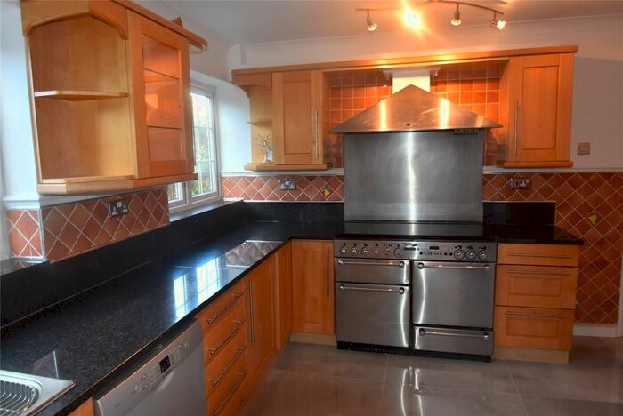 5 Bedroom Property To Rent In Illingworth, Windsor, Berkshire, SL4