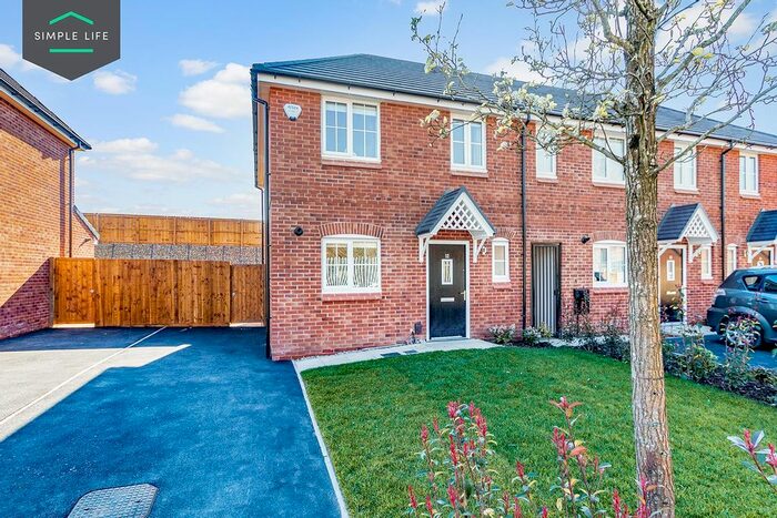3 Bedroom Semi-Detached House To Rent In Baytree Lane, Middleton, M24