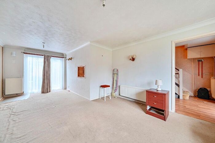 3 Bedroom End Of Terrace House For Sale In St. Marys Green, Kennington, Ashford, TN24 - Photo 9