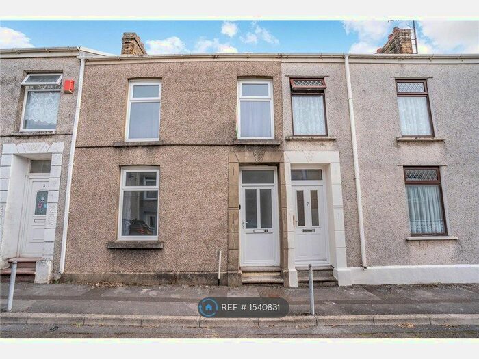 3 Bedroom Terraced House To Rent In Pottery Place, Llanelli, SA15