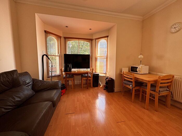 2 Bedroom Flat To Rent In The Parade, Roath, Cardiff, CF24