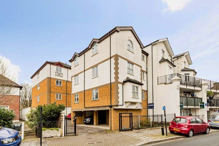 1 Bedroom Flat To Rent In St. Johns Road, Isleworth TW7