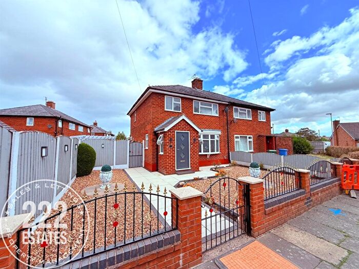 3 Bedroom Semi-Detached House For Sale In Hawleys Close, Warrington, WA5