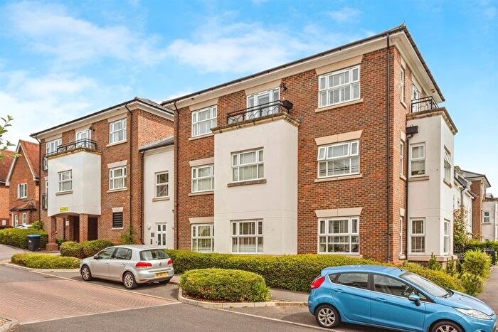 2 Bedroom Flat For Sale In Trubwick Avenue, Haywards Heath, RH16