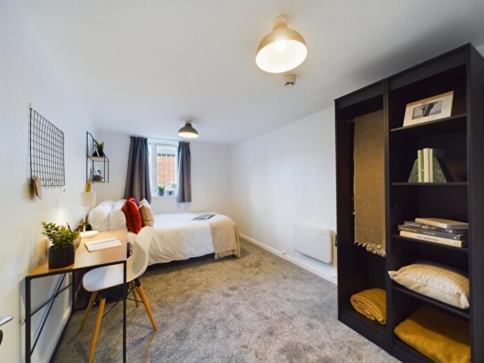 7 Bedroom Flat To Rent In Kippax Street, Manchester, M14