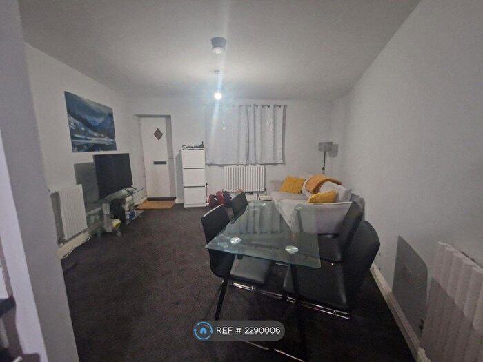 1 Bedroom Flat To Rent In High Road, Willenhall, WV12