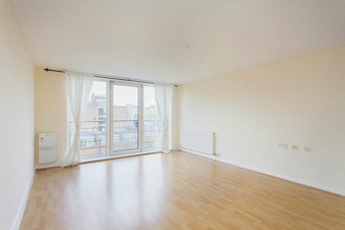 2 Bedroom Flat To Rent In Warwick Road, London, W14