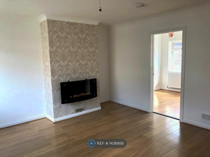 3 Bedroom Semi-Detached House To Rent In Denver Road, Fforestfach, Swansea, SA5