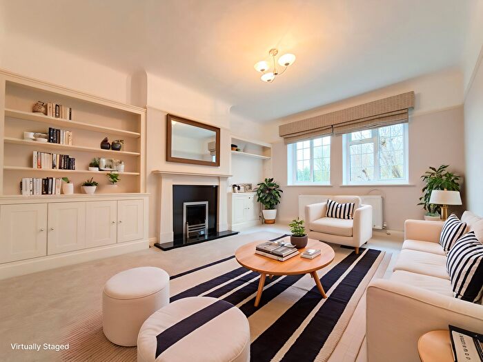 3 Bedroom Flat To Rent In Gloucester Court, Kew, Richmond, TW9