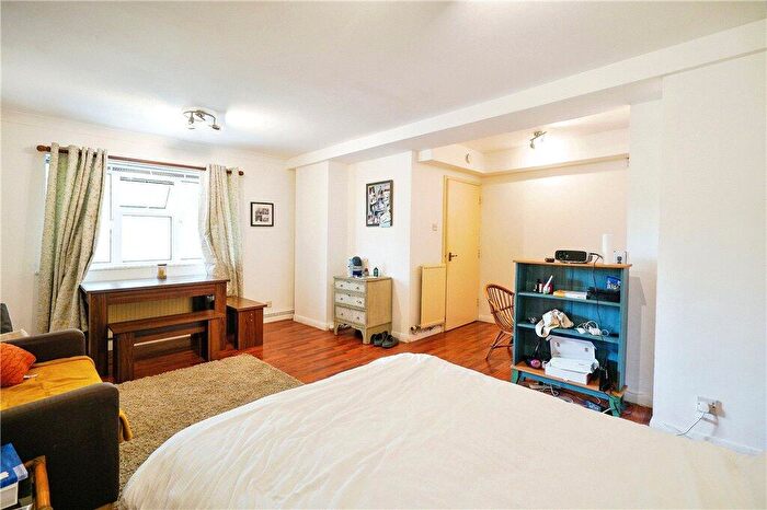 1 Bedroom Flat For Sale In Battersea Church Road, London, SW11