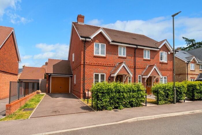 3 Bedroom Semi-Detached House To Rent In Gardenia Drive, Wrecclesham, Farnham, GU10