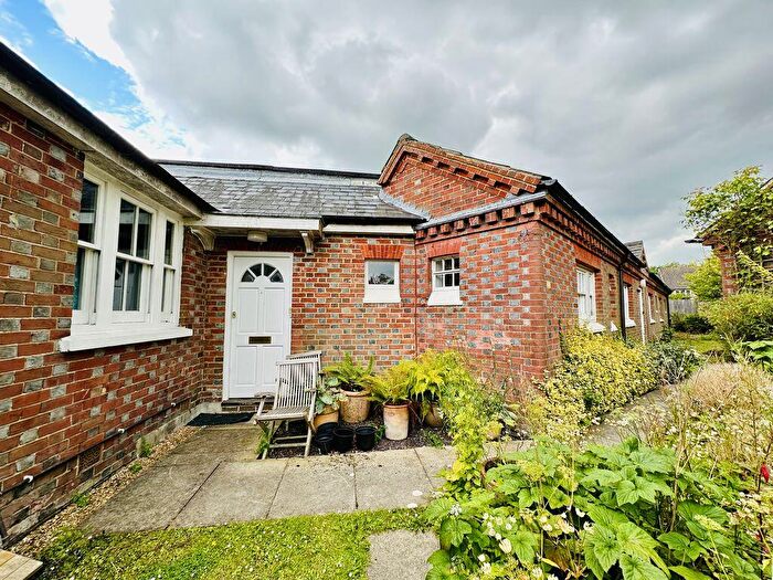 1 Bedroom Flat To Rent In Chapelfields, Cuckfield, RH17