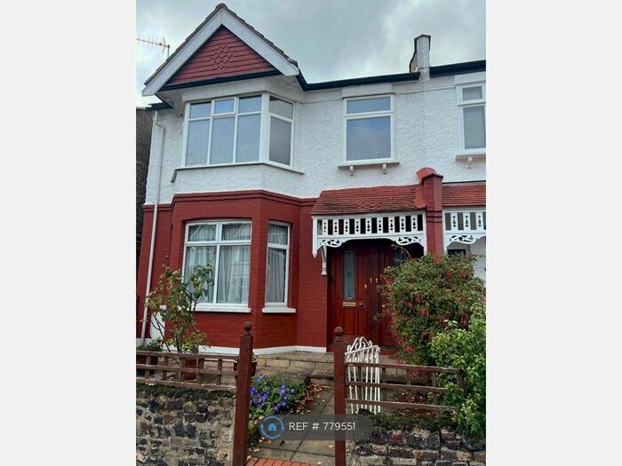 1 Bedroom Flat To Rent In Springcroft Avenue, London, N2