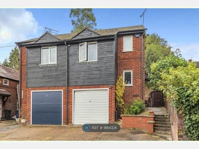 3 Bedroom Semi-Detached House To Rent In Gravel Hill, Chalfont St. Peter, Gerrards Cross, SL9