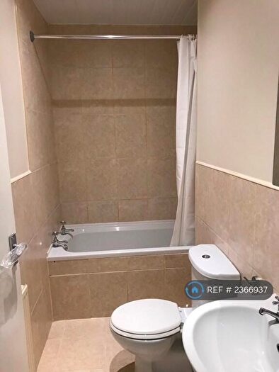 1 Bedroom Flat To Rent In Manchester Road, Huddersfield, HD4