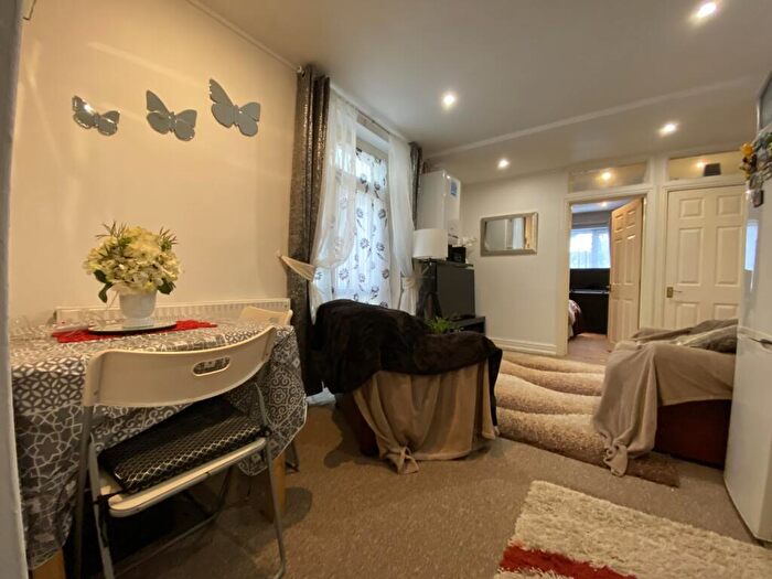 1 Bedroom Flat To Rent In Cyril Crescent, Roath, CF24
