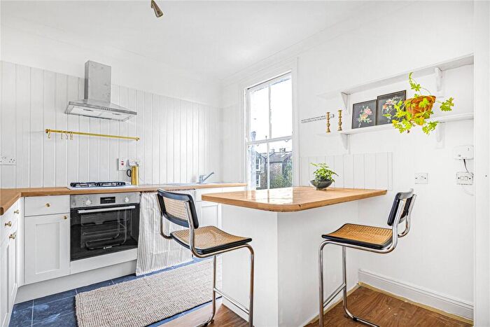 2 Bedroom Apartment To Rent In Powerscroft Road, Hackney, London, E5