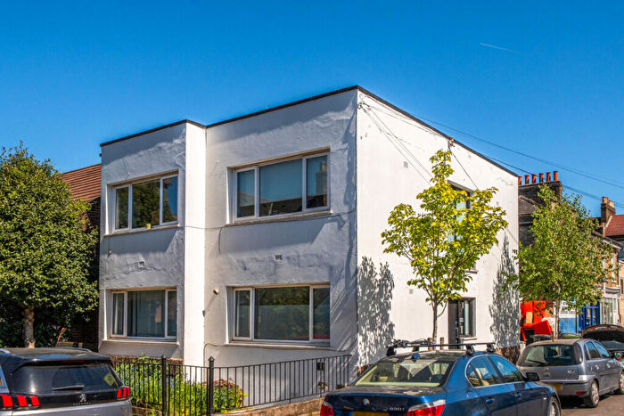 3 Bedroom Flat For Sale In Foxberry Road, Brockley, London, SE4